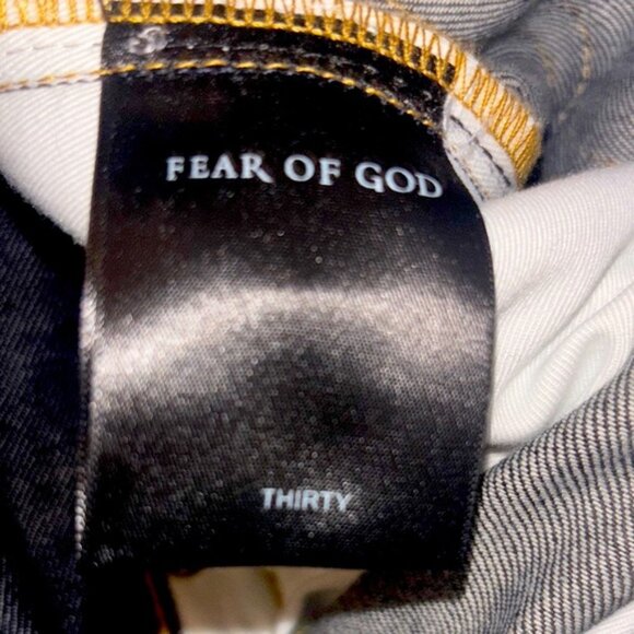 Stylish men's new, unworn (NWT) raw denim jeans from Fear of God, featuring a 30 - Picture 10 of 13